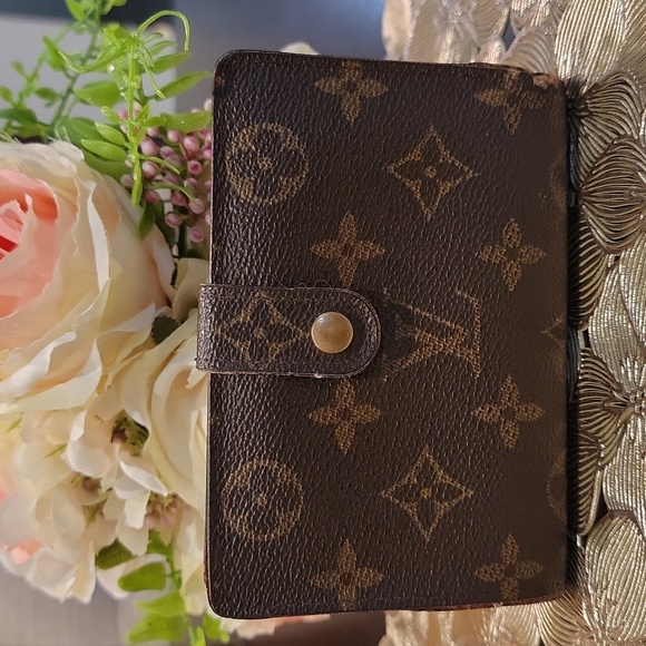 Authentic Louis Vuitton kisslock wallet - Picture 2 of 10